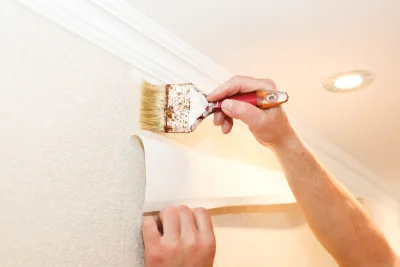 Pose de papier peint aux Bâties — revêtements muraux et toiles de verre